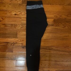 Lululemon Dark Grey Reversible Leggings - Size 8